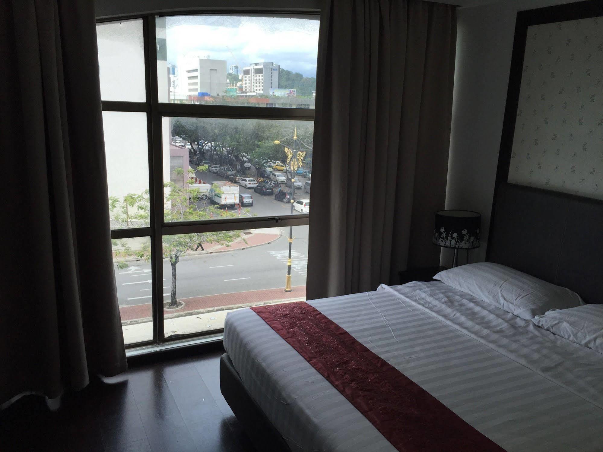 Le Hotel Kota Kinabalu Exterior photo